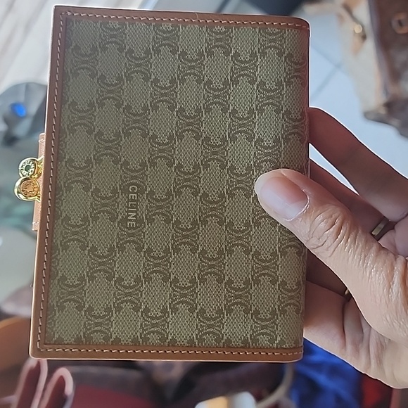 Authentic NWOT CELINE kiss lock Wallet - Picture 4 of 12